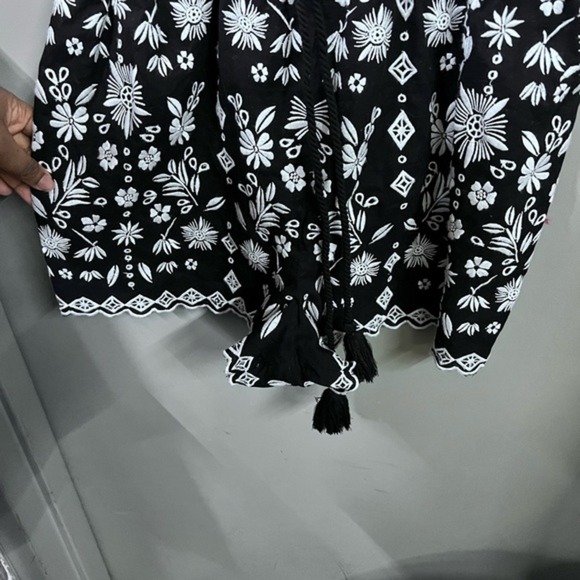 Intermix Marin Embroider NWT Black and white romper Size Large - Picture 8 of 9